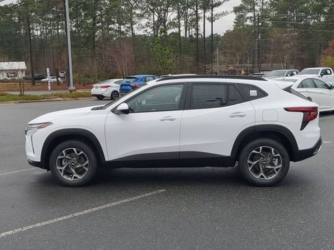 New 2026 Chevrolet Trax LT w/ Driver Confidence Package image 9