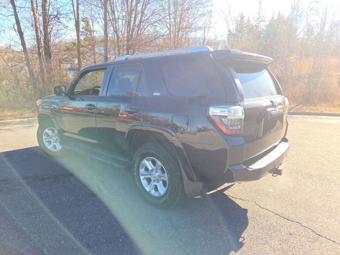 Used 2016 Toyota 4Runner SR5 image 3