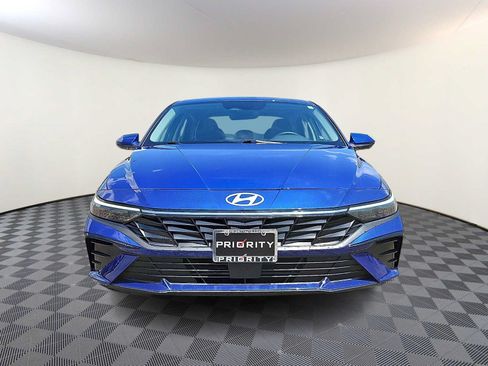Used 2025 Hyundai Elantra SEL FWD image 2