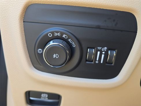 New 2025 Jeep Grand Cherokee Limited image 27