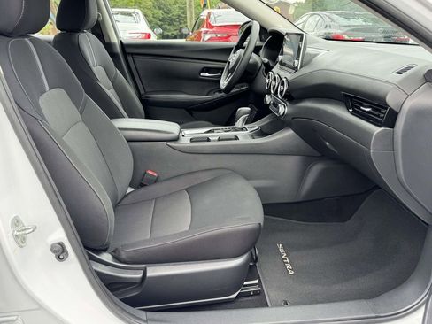 Used 2025 Nissan Sentra SV FWD image 14