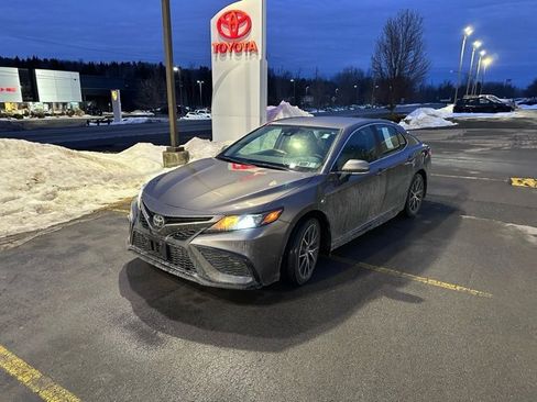 Used 2024 Toyota Camry SE w/ Cold Weather Package image 9