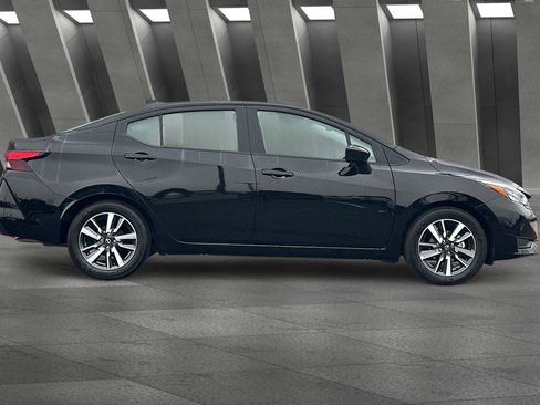 Used 2025 Nissan Versa SV image 3
