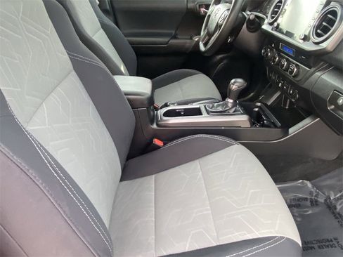 Certified 2022 Toyota Tacoma TRD Off-Road image 15