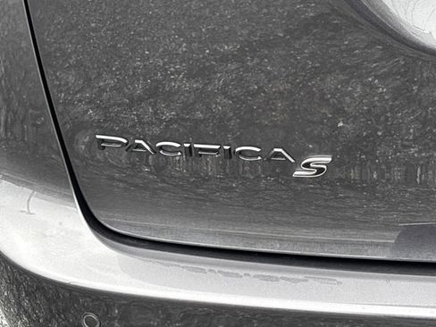 Used 2019 Chrysler Pacifica Touring-L Plus w/ S Appearance Package image 34