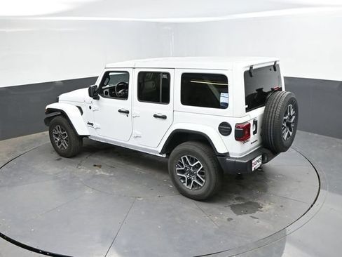 Used 2025 Jeep Wrangler Unlimited Sahara AWD/4WD image 43