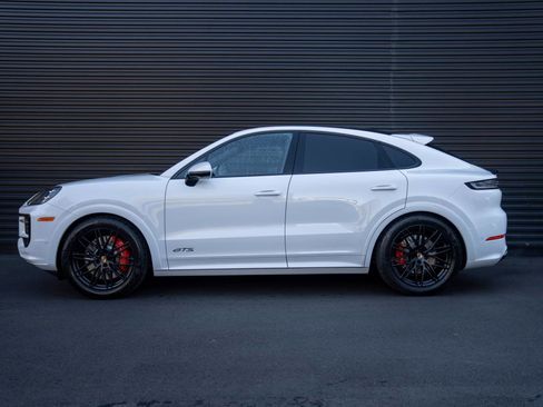 New 2026 Porsche Cayenne GTS image 2