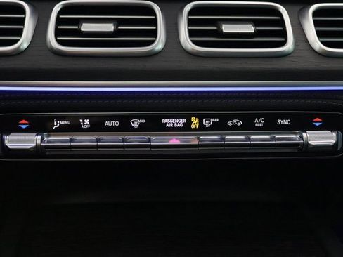 Used 2024 Mercedes-Benz GLS 580 4MATIC image 34