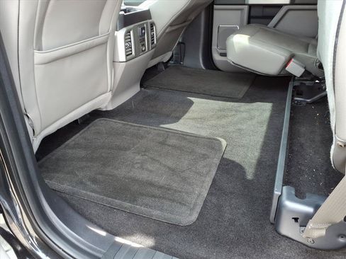 Used 2015 Ford F150 Lariat w/ Equipment Group 502A Luxury AWD/4WD image 9
