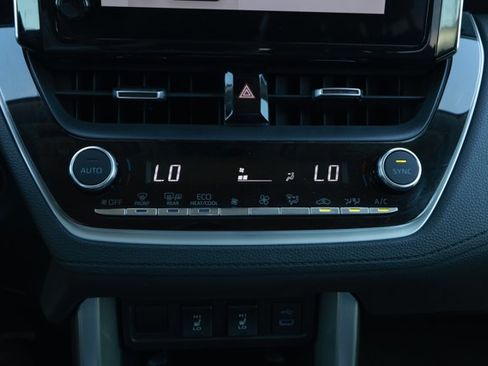 Used 2024 Toyota Corolla Cross XLE image 18