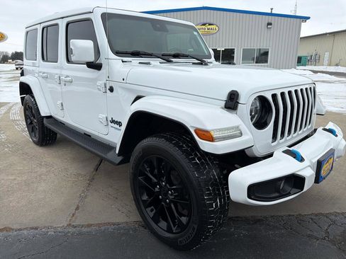 Used 2021 Jeep Wrangler Unlimited Sahara image 3