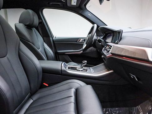 Used 2022 BMW X5 sDrive40i w/ Parking Assistance Package image 18