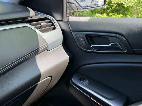 Used 2018 Chevrolet Suburban LT w/ Luxury Package AWD/4WD image 42