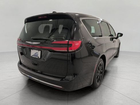 Used 2024 Chrysler Pacifica Touring-L FWD image 20