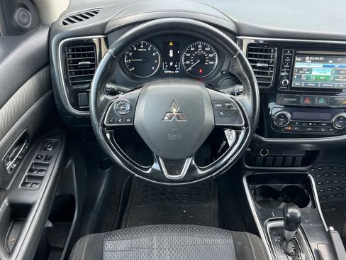 Used 2017 Mitsubishi Outlander ES image 14