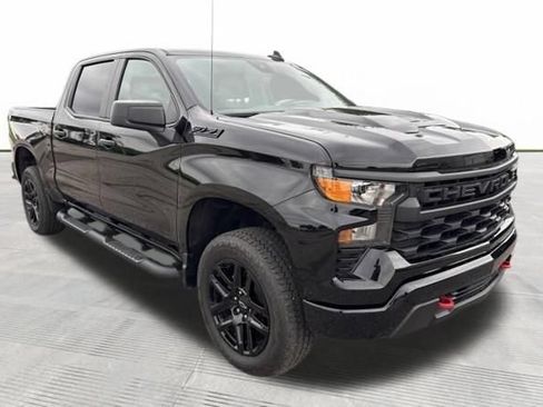 Used 2024 Chevrolet Silverado 1500 Custom Trail Boss w/ LPO, Dark Essentials Package AWD/4WD image 4