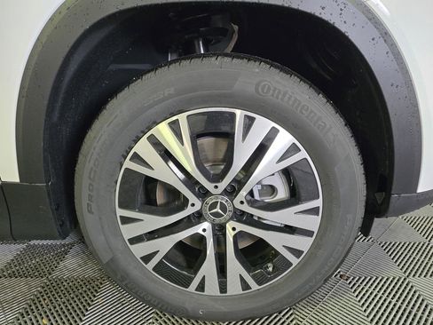 New 2025 Mercedes-Benz GLB 250 4MATIC image 2