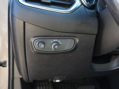 Used 2019 Chevrolet Equinox LT AWD/4WD image 17