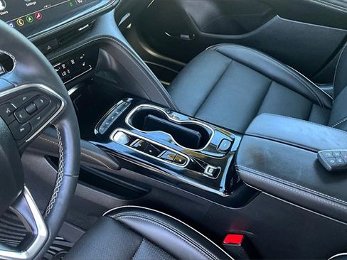 Used 2022 Buick Envision Essence w/ Technology Package I image 13