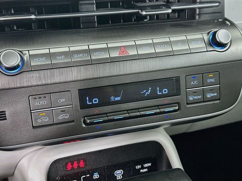 Used 2025 Hyundai Kona SEL FWD image 23
