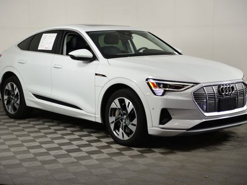 Used 2020 Audi e-tron Premium Plus image 6