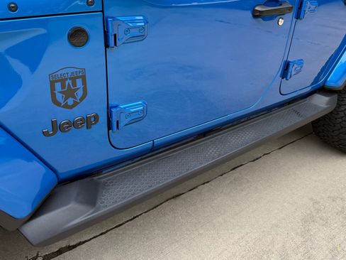 Used 2021 Jeep Wrangler Unlimited Sahara AWD/4WD image 5