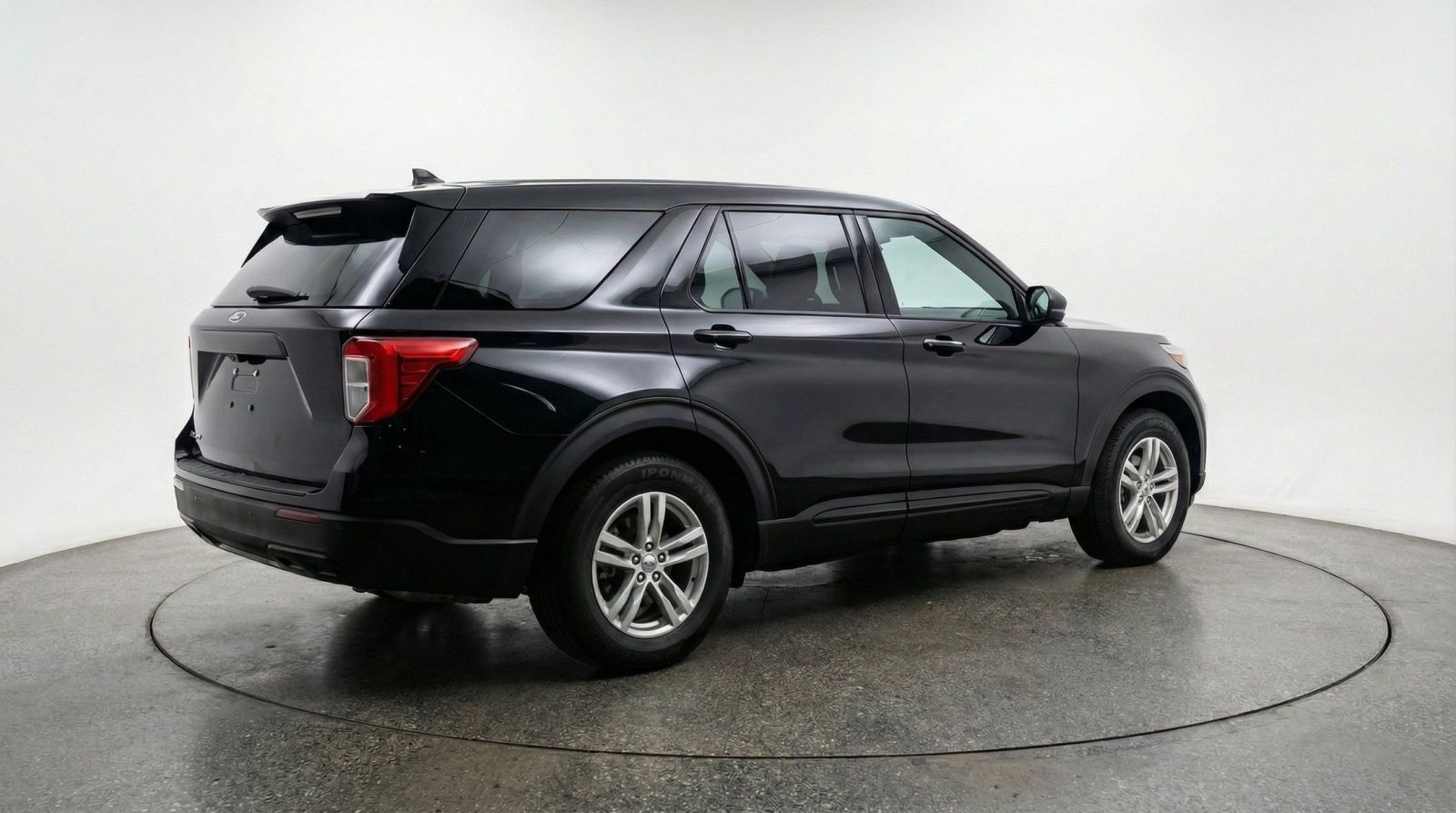 Used 2024 Ford Explorer XLT w/ Equipment Group 202A RWD image 10