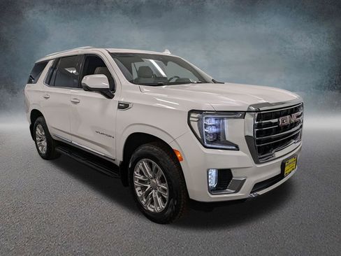 Used 2023 GMC Yukon SLT w/ SLT Premium Package image 3