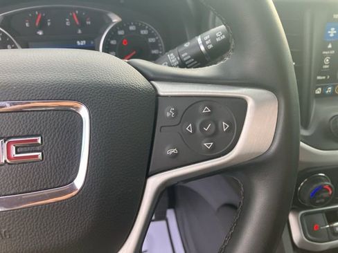 Used 2023 GMC Acadia SLT FWD image 25