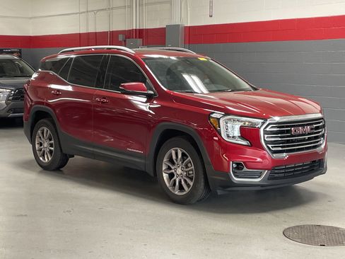 Used 2024 GMC Terrain SLT AWD/4WD image 2