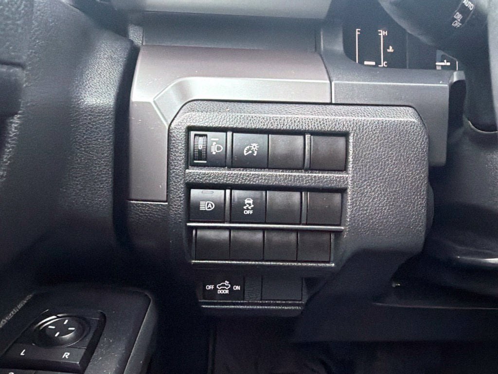 Certified 2025 Toyota Tacoma SR5 AWD/4WD image 21
