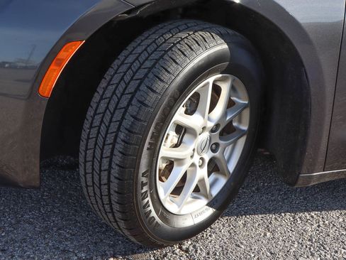 Used 2023 Chrysler Voyager LX FWD image 16