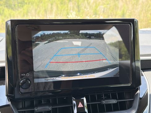 Used 2025 Toyota Corolla LE FWD image 28