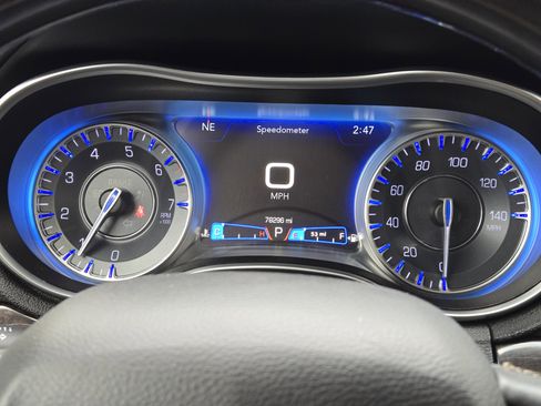 Used 2019 Chrysler 300 Limited image 17