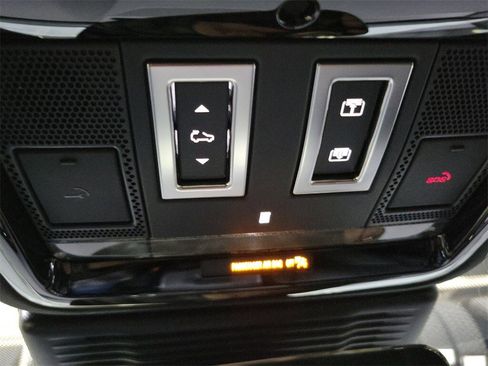 New 2025 Land Rover Range Rover Velar Dynamic SE image 21