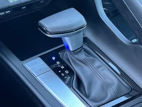 Certified 2024 Hyundai Elantra SEL image 18