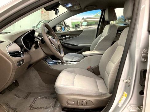 Used 2019 Chevrolet Malibu LT w/ Driver Confidence Package II image 9