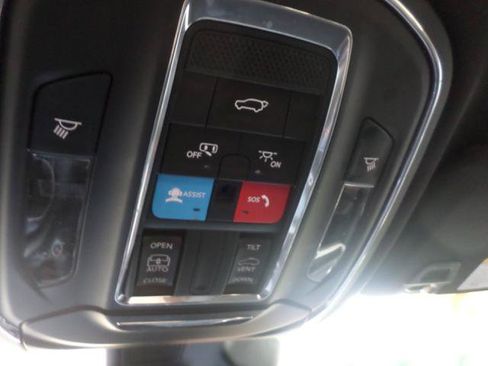 Used 2023 Jeep Grand Cherokee Altitude AWD/4WD image 31