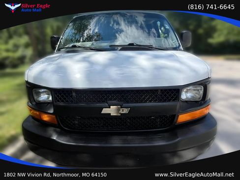 Used 2017 Chevrolet Express 2500 RWD image 7