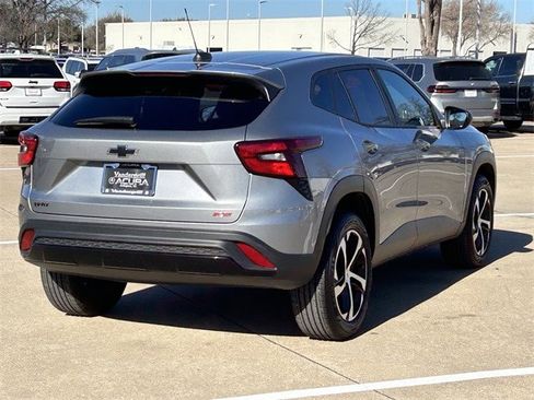 Used 2025 Chevrolet Trax RS image 4