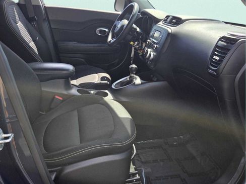Used 2016 Kia Soul + FWD image 18