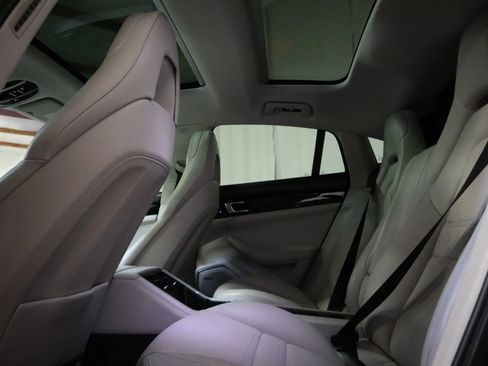 Used 2019 Porsche Panamera w/ Premium Package Plus image 24
