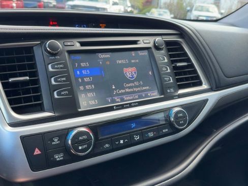 Used 2019 Toyota Highlander SE AWD/4WD image 20
