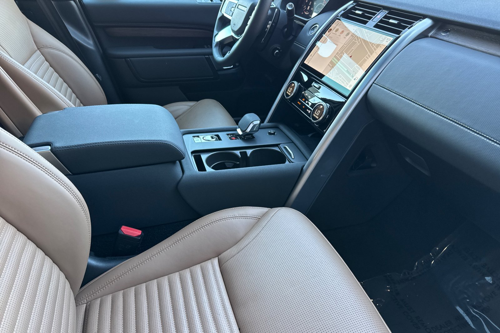 Certified 2025 Land Rover Discovery Dynamic SE AWD/4WD image 17