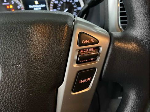 Used 2018 Nissan Titan SV image 15