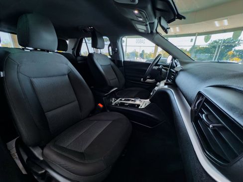 Used 2023 Ford Explorer XLT image 33