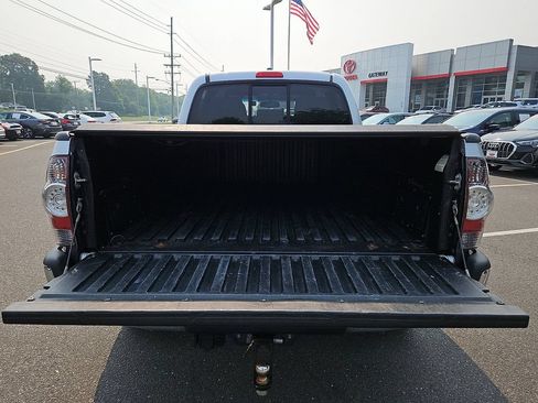 Used 2011 Toyota Tacoma 4x4 Double Cab w/ SR5 Pkg #2 image 28