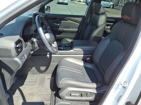 Certified 2024 Honda Pilot TrailSport image 4