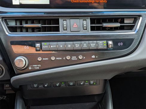 Used 2023 Lexus ES 350 Ultra Luxury image 23