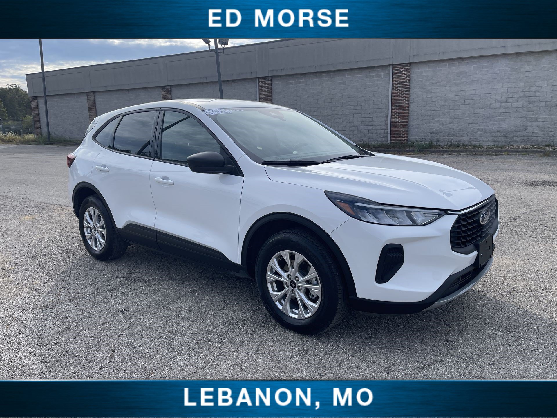 Used 2025 Ford Escape Active AWD/4WD image 2